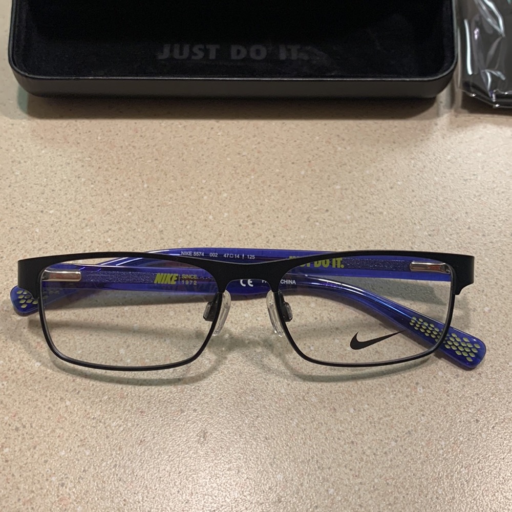 BRAND NEW NIKE BOYS EYEGLASS FRAMES with Case